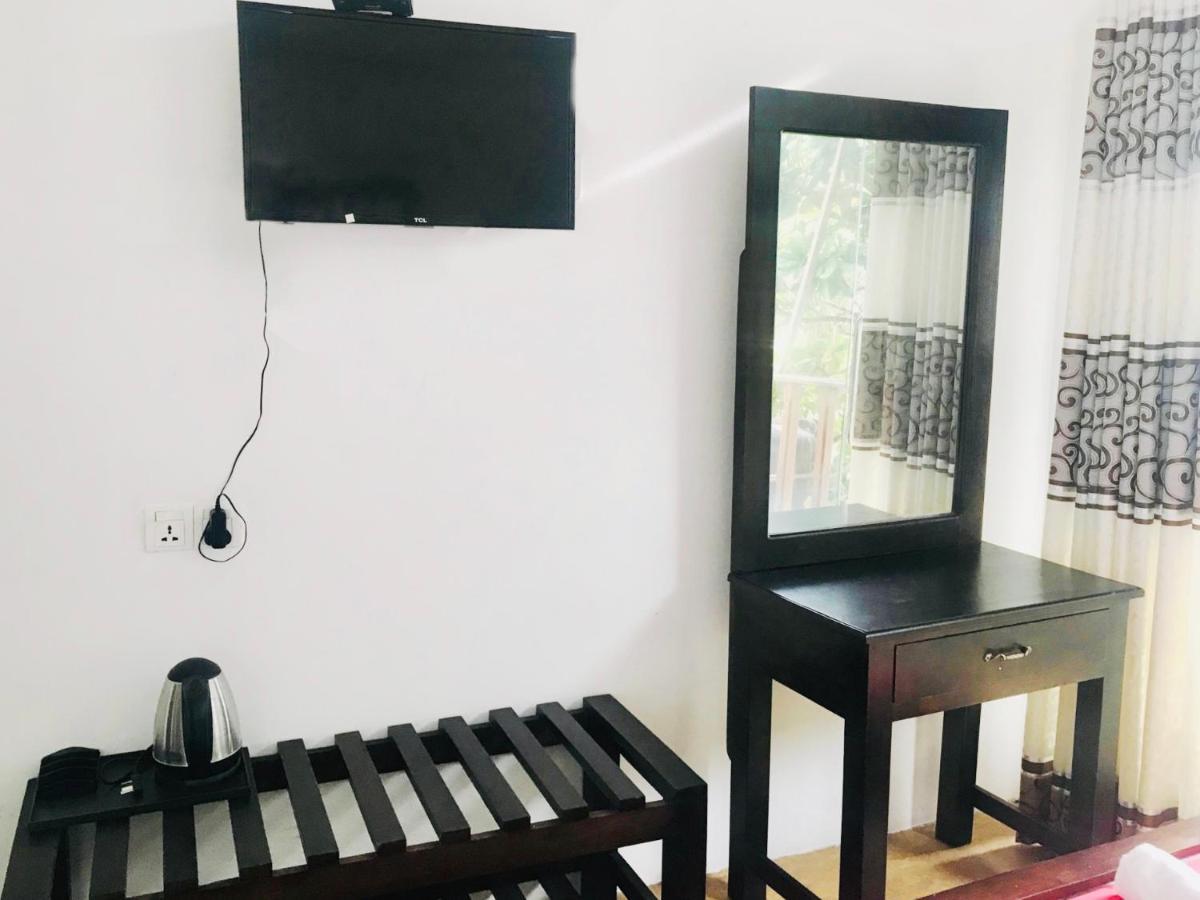 Sea Beach Resort Negombo Bagian luar foto