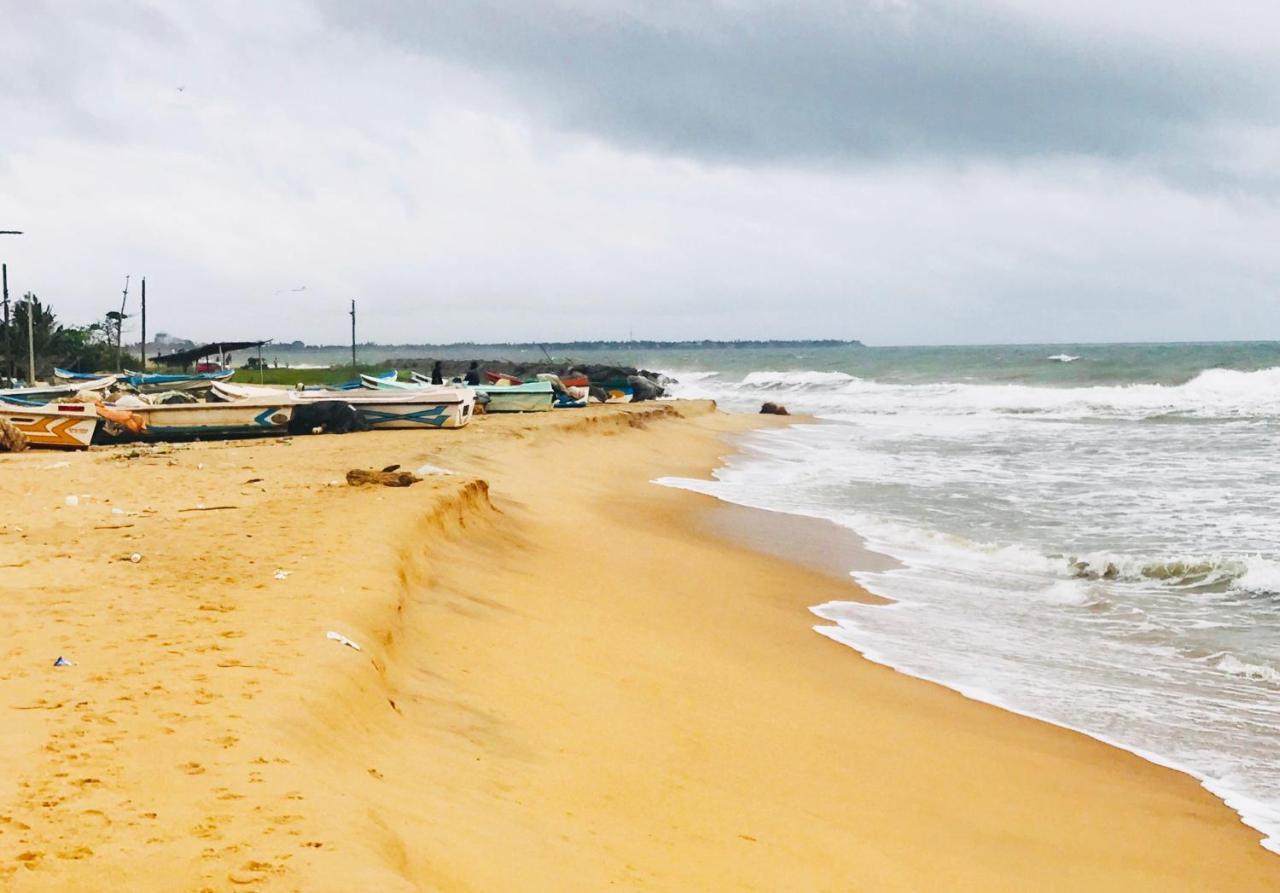 Sea Beach Resort Negombo Bagian luar foto