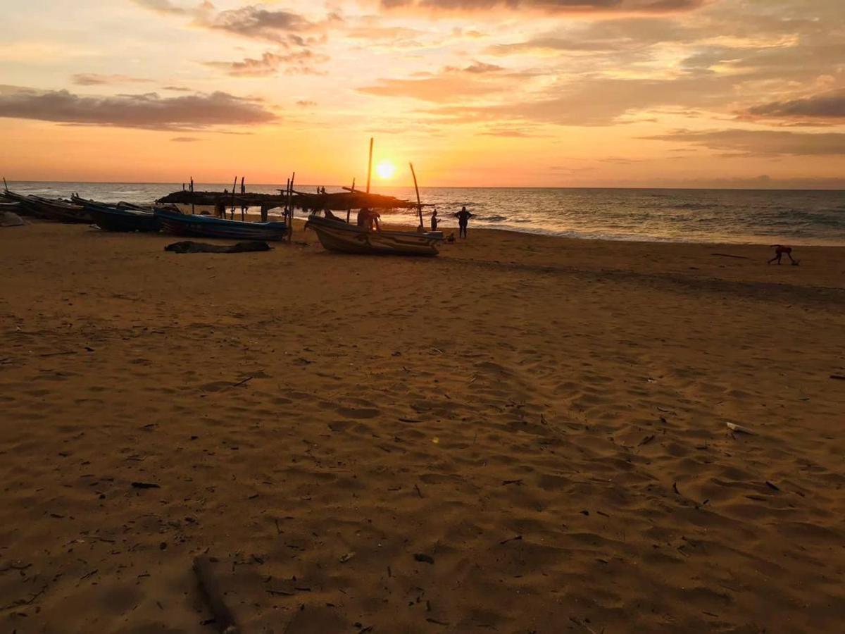 Sea Beach Resort Negombo Bagian luar foto