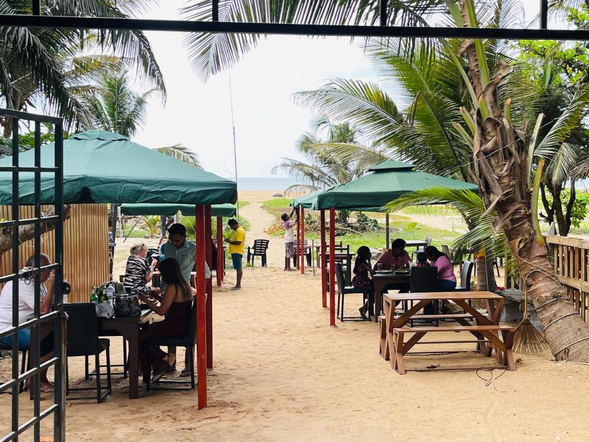 Sea Beach Resort Negombo Bagian luar foto